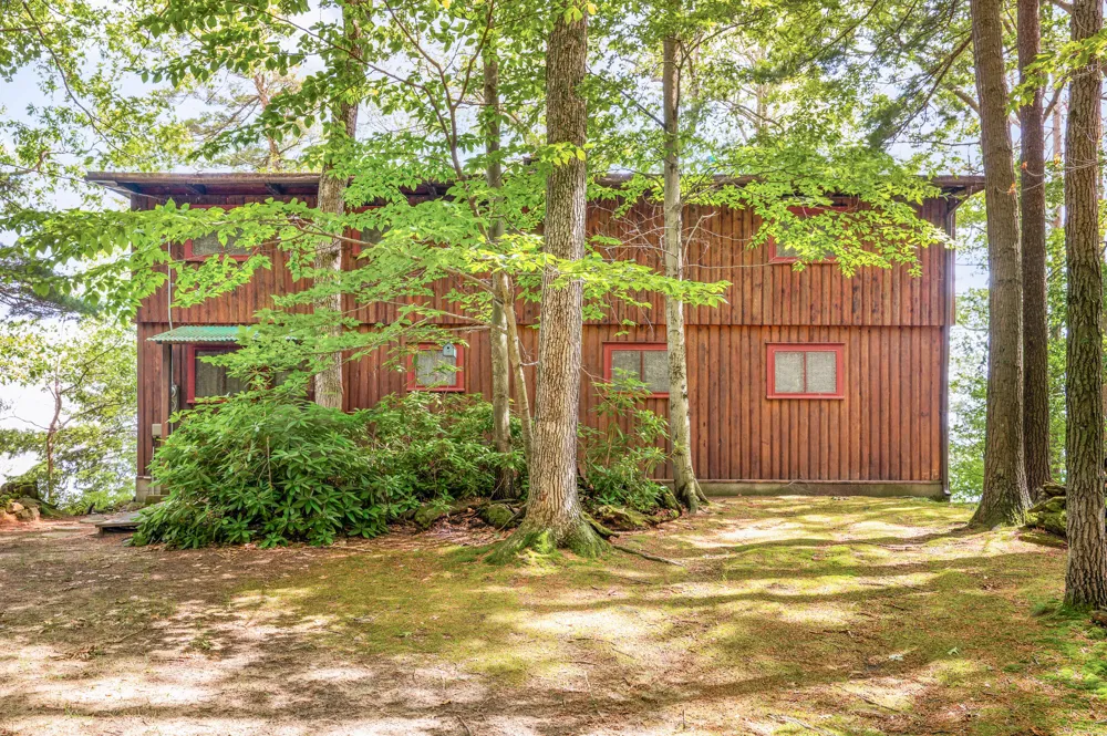 5717 W Pleasant Hill Road Hamlin Township, MI 49411