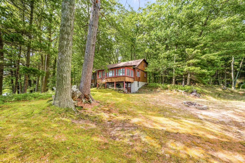 5717 W Pleasant Hill Road Hamlin Township, MI 49411