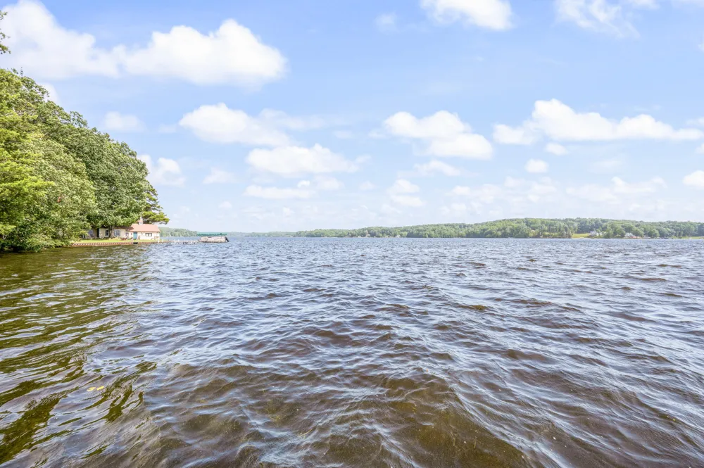 5717 W Pleasant Hill Road Hamlin Township, MI 49411