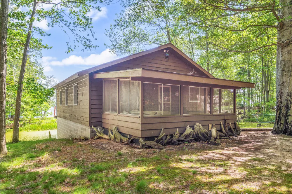 5717 W Pleasant Hill Road Hamlin Township, MI 49411