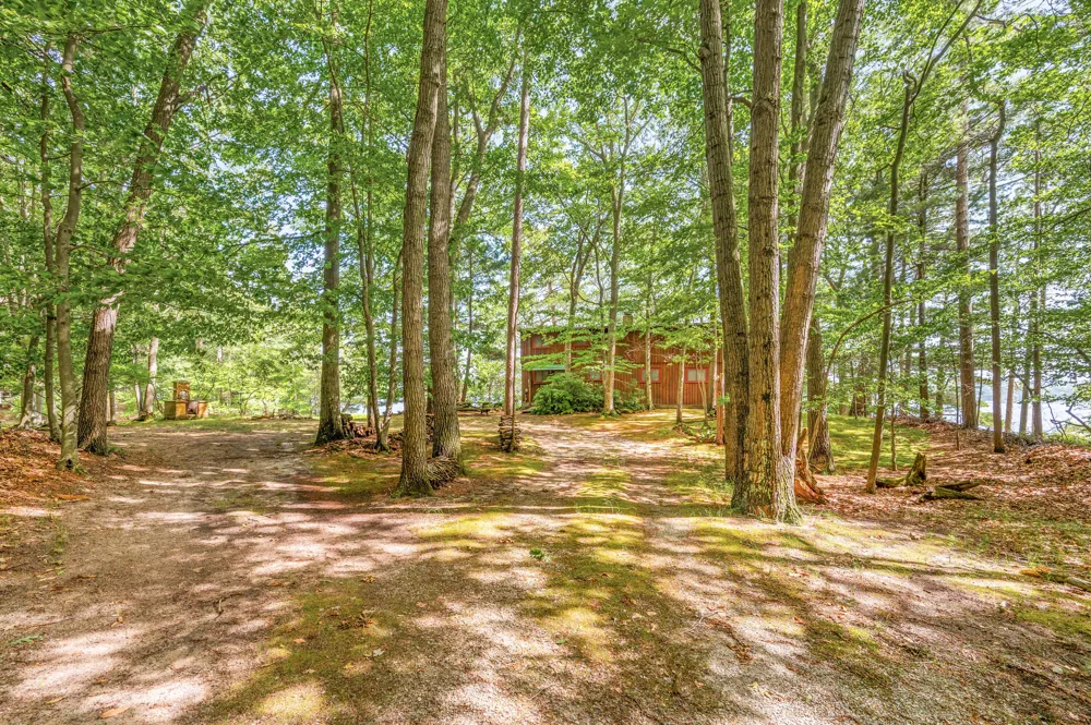 5717 W Pleasant Hill Road Hamlin Township, MI 49411