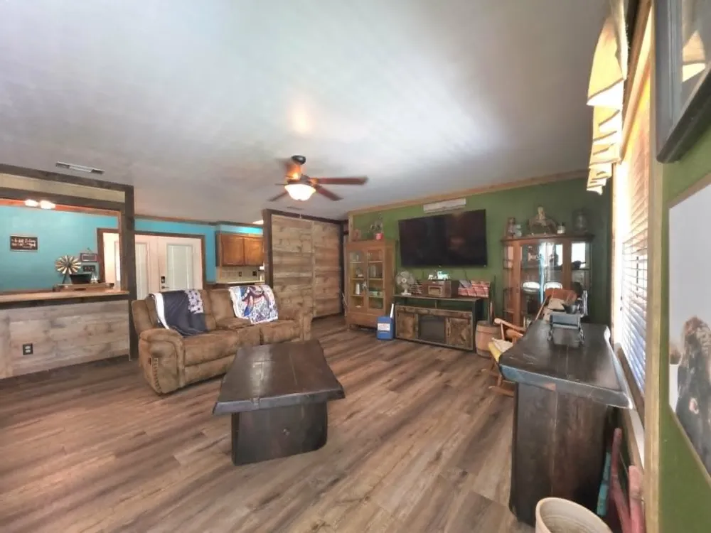 900 S 8th Avenue Teague, TX 75860