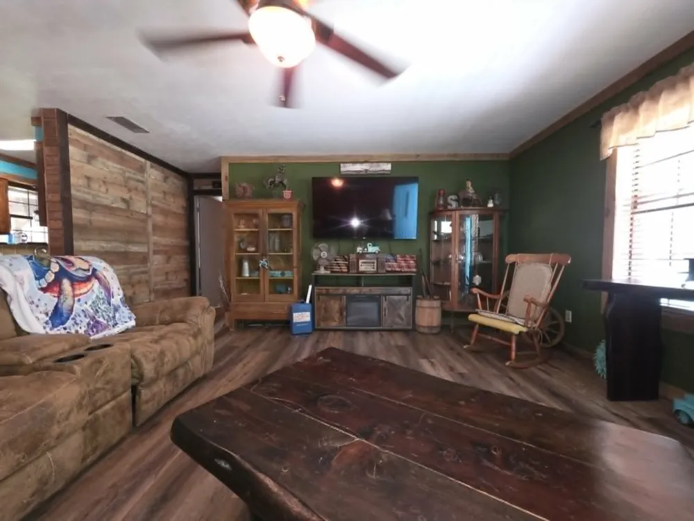 900 S 8th Avenue Teague, TX 75860