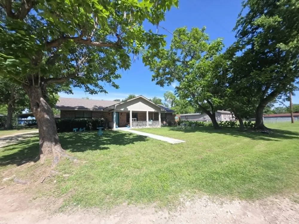 900 S 8th Avenue Teague, TX 75860