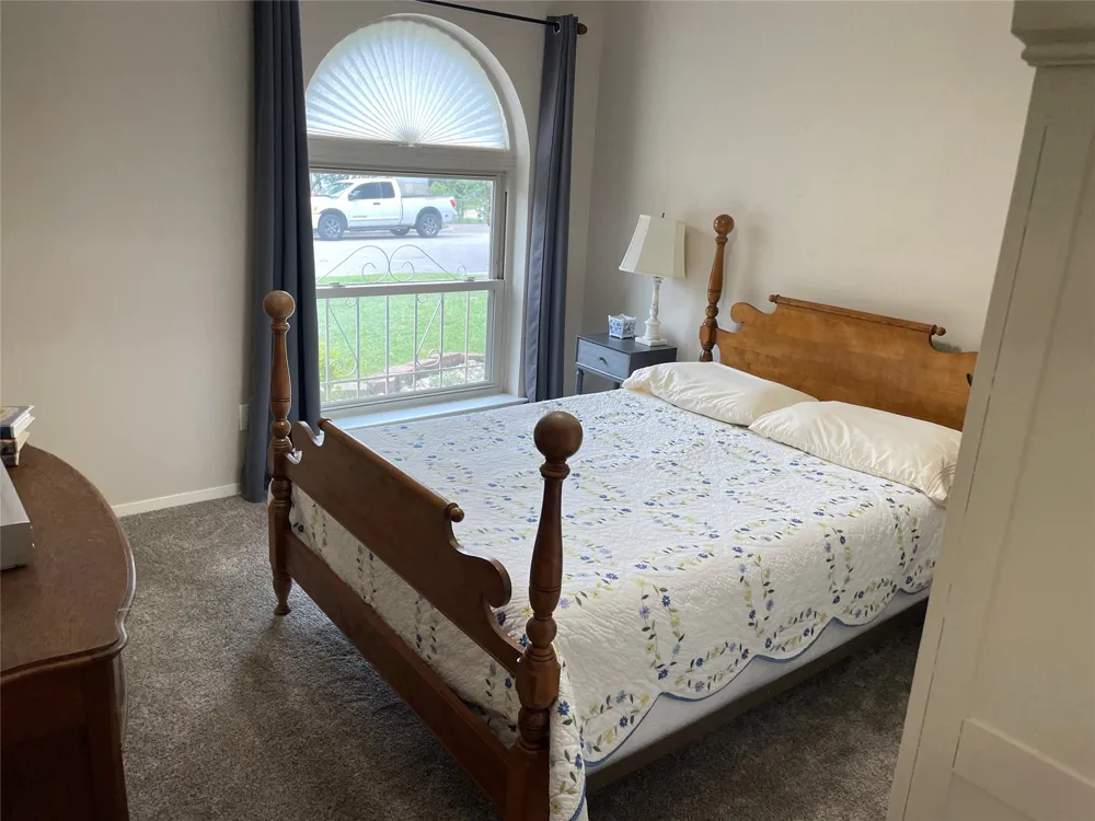 1004 Gladstone Avenue Azle, TX 76020