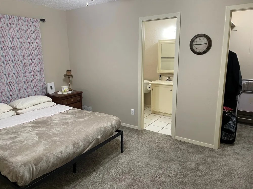 1004 Gladstone Avenue Azle, TX 76020