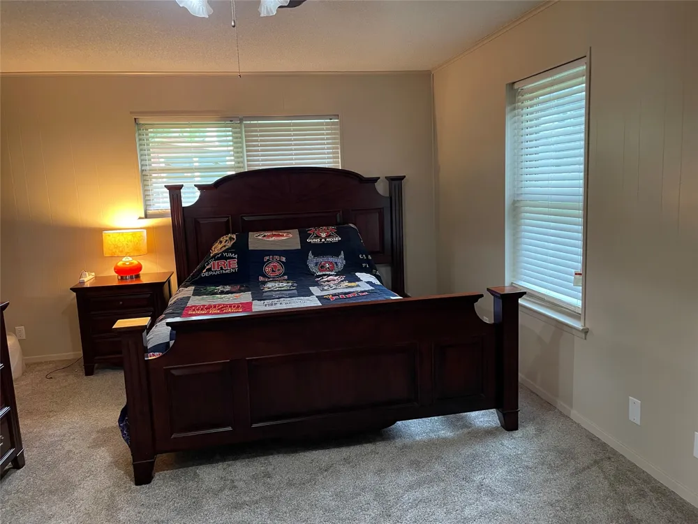1004 Gladstone Avenue Azle, TX 76020