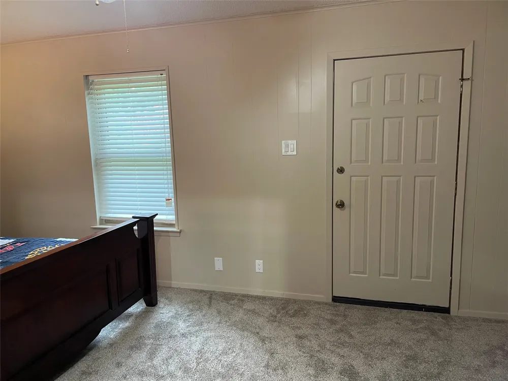 1004 Gladstone Avenue Azle, TX 76020