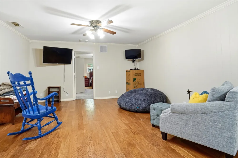 1004 Gladstone Avenue Azle, TX 76020