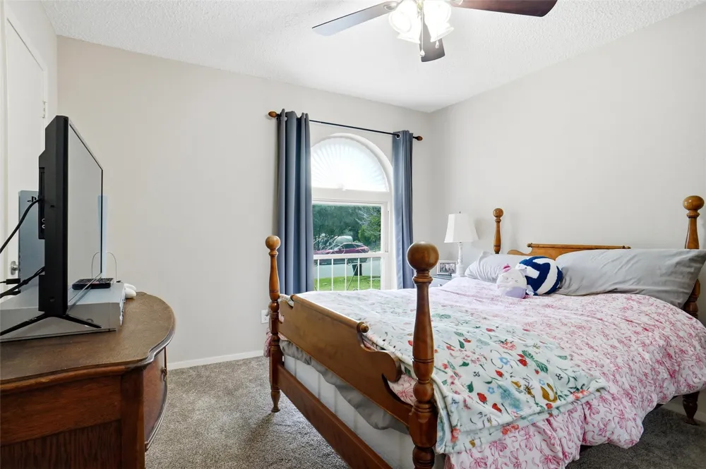 1004 Gladstone Avenue Azle, TX 76020