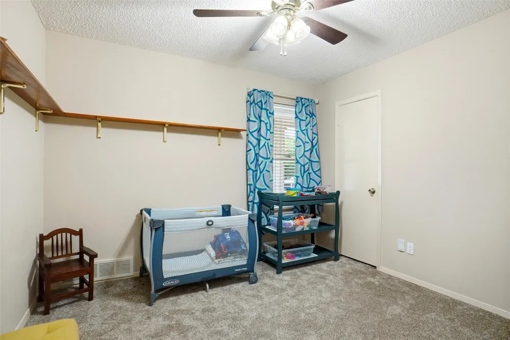 1004 Gladstone Avenue Azle, TX 76020