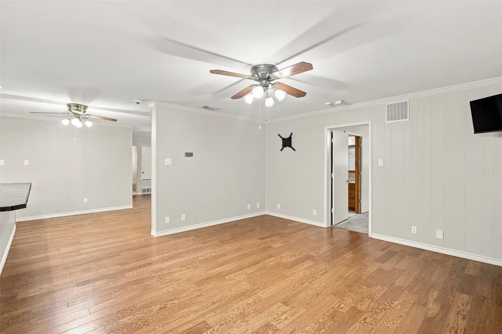 1004 Gladstone Avenue Azle, TX 76020