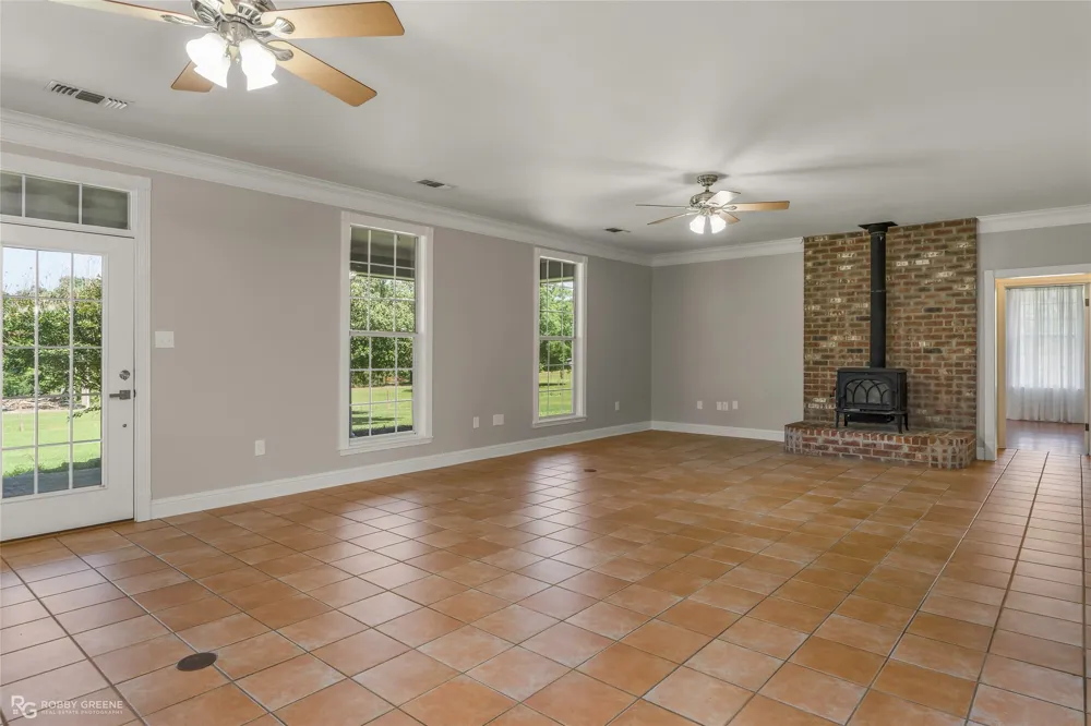 10651 Murry Lane Vivian, LA 71082