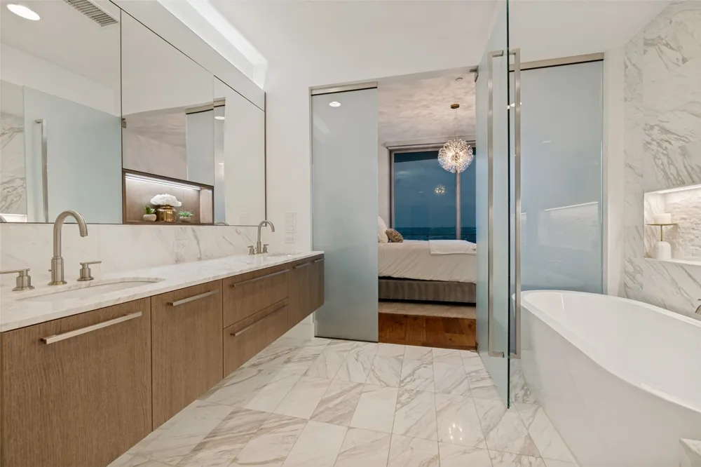 3130 Harwood Street #702 Dallas, TX 75201