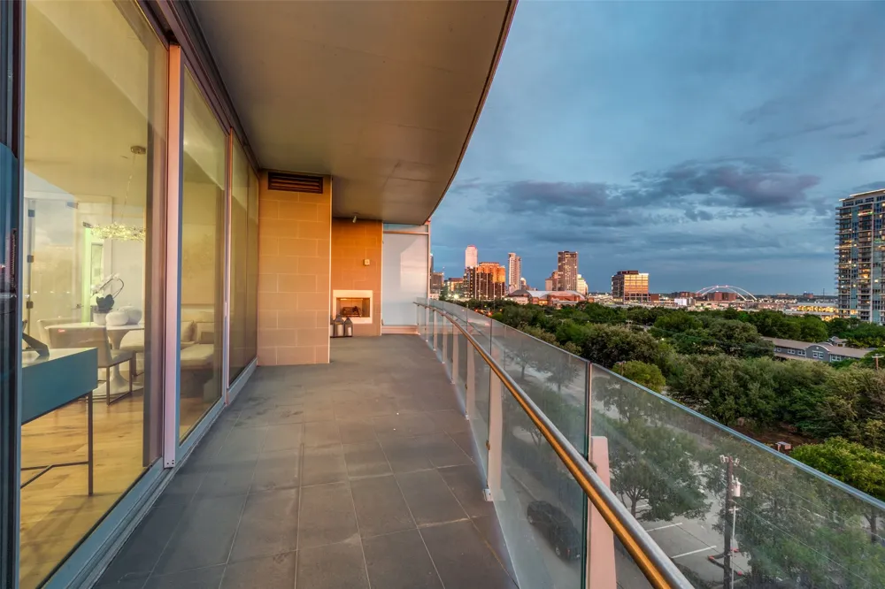 3130 Harwood Street #702 Dallas, TX 75201