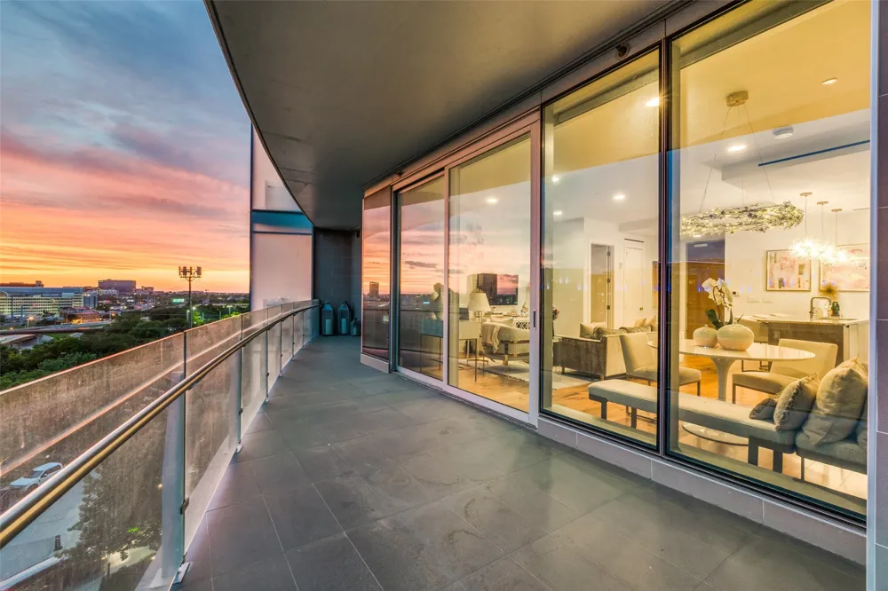3130 Harwood Street #702 Dallas, TX 75201