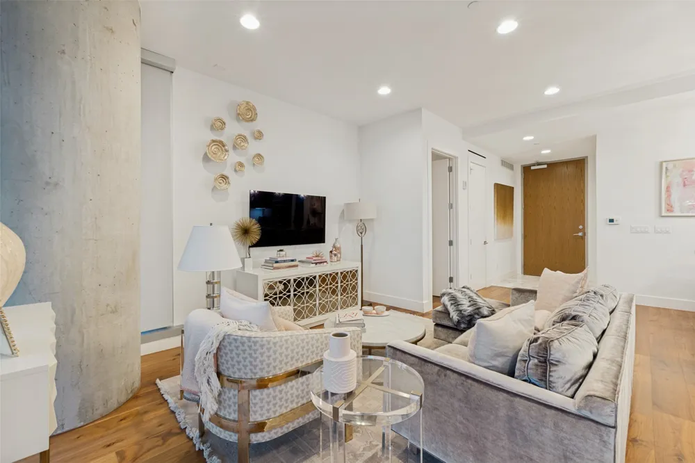 3130 Harwood Street #702 Dallas, TX 75201