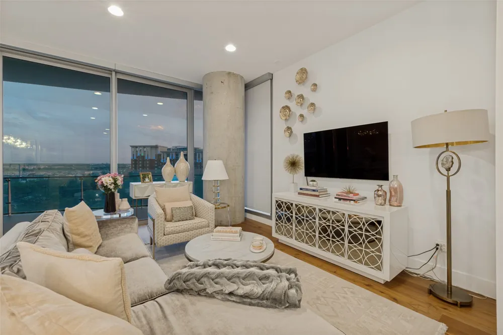 3130 Harwood Street #702 Dallas, TX 75201