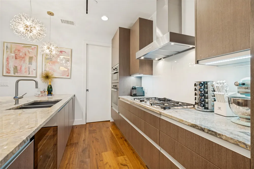 3130 Harwood Street #702 Dallas, TX 75201