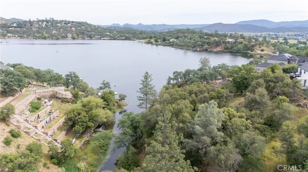 16985 Knollview Hidden Valley Lake, CA 95467