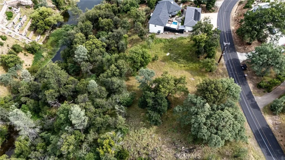 16985 Knollview Hidden Valley Lake, CA 95467