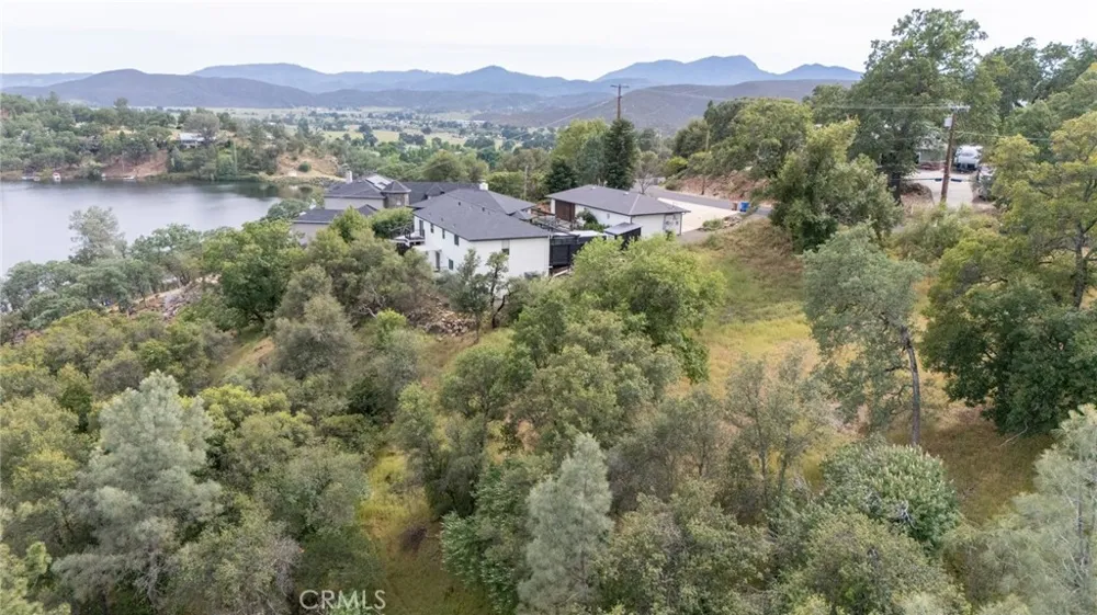 16985 Knollview Hidden Valley Lake, CA 95467