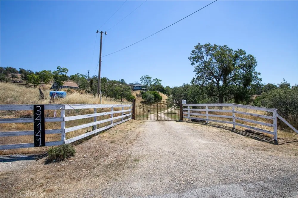 34141 Bronco Squaw Valley, CA 93675