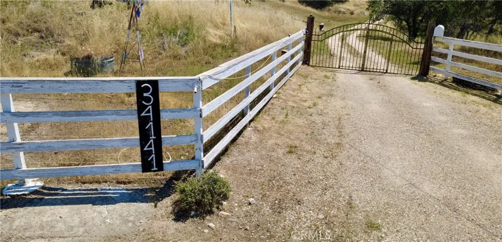 34141 Bronco Squaw Valley, CA 93675