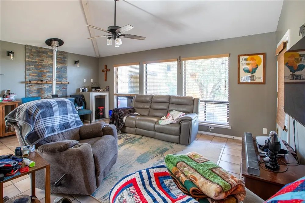 34141 Bronco Squaw Valley, CA 93675