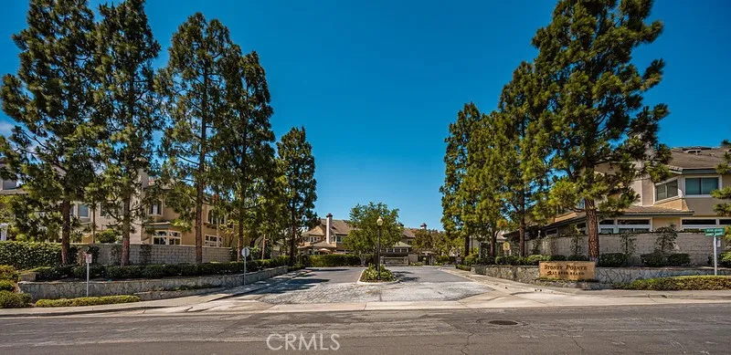 100 Stoney Pointe Laguna Niguel, CA 92677