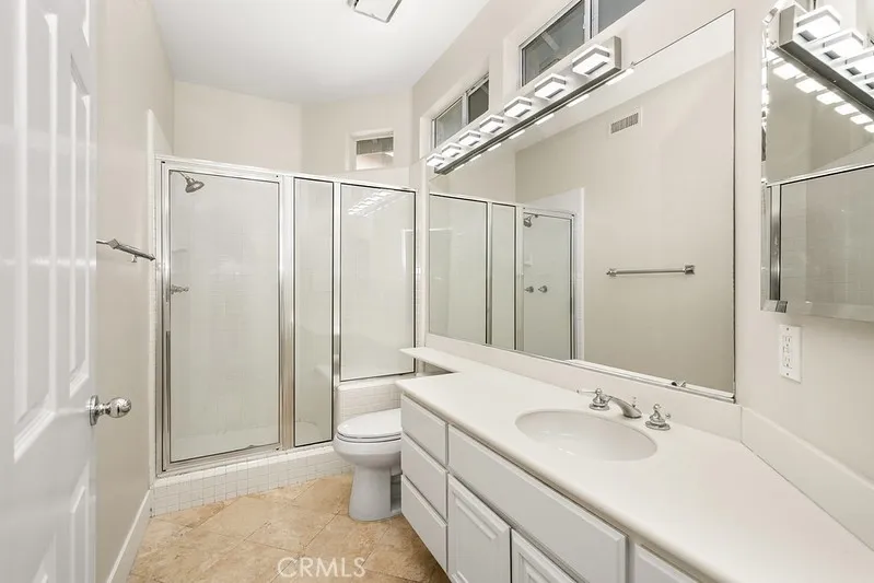 100 Stoney Pointe Laguna Niguel, CA 92677