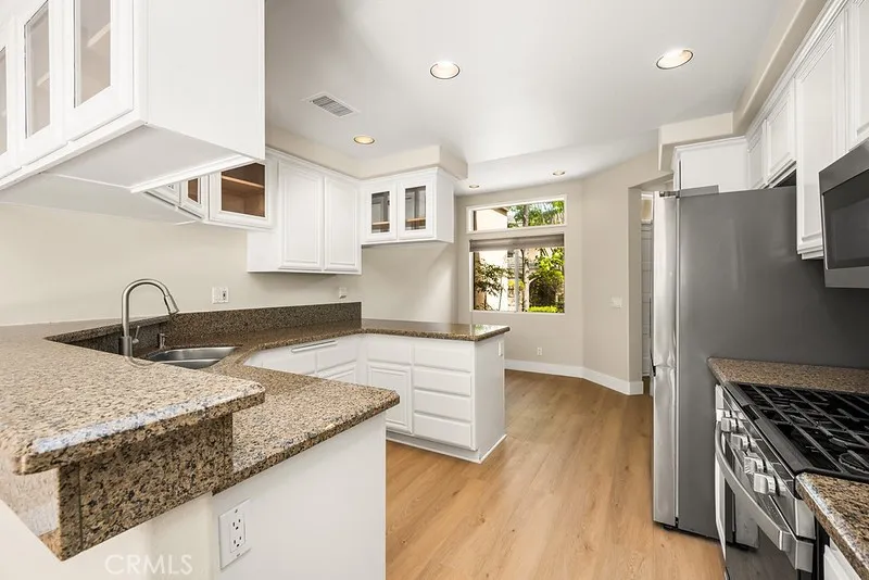 100 Stoney Pointe Laguna Niguel, CA 92677