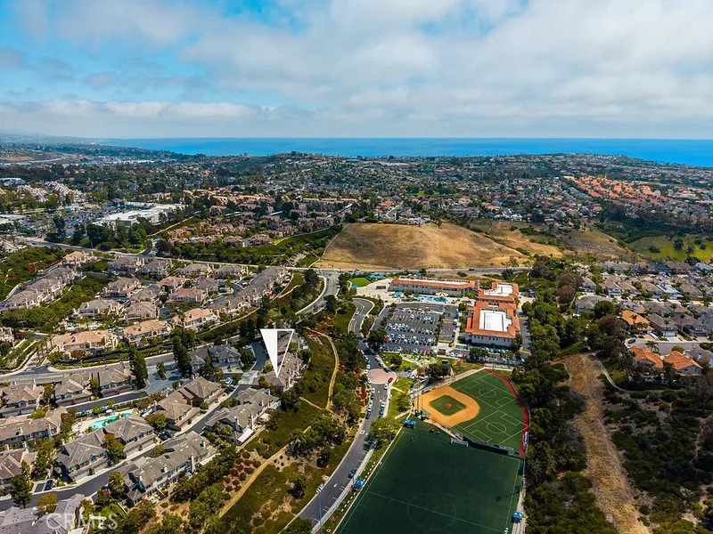 100 Stoney Pointe Laguna Niguel, CA 92677