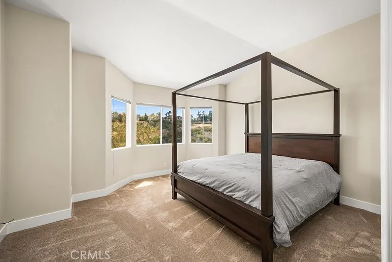 100 Stoney Pointe Laguna Niguel, CA 92677