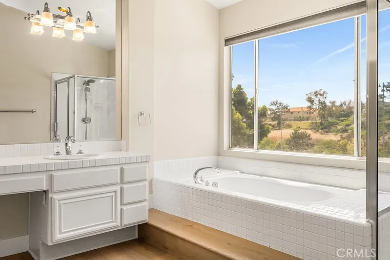 100 Stoney Pointe Laguna Niguel, CA 92677