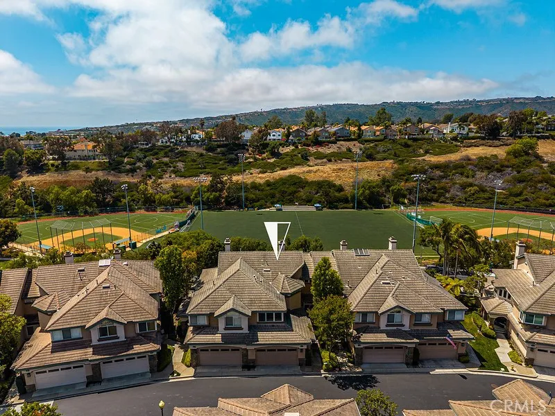 100 Stoney Pointe Laguna Niguel, CA 92677