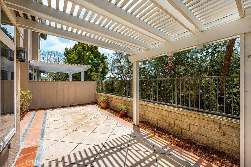 100 Stoney Pointe Laguna Niguel, CA 92677