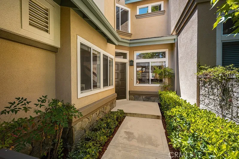 100 Stoney Pointe Laguna Niguel, CA 92677