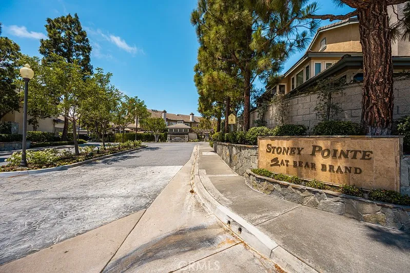 100 Stoney Pointe Laguna Niguel, CA 92677