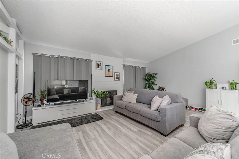 26212 Rainbow Glen Newhall, CA 91321
