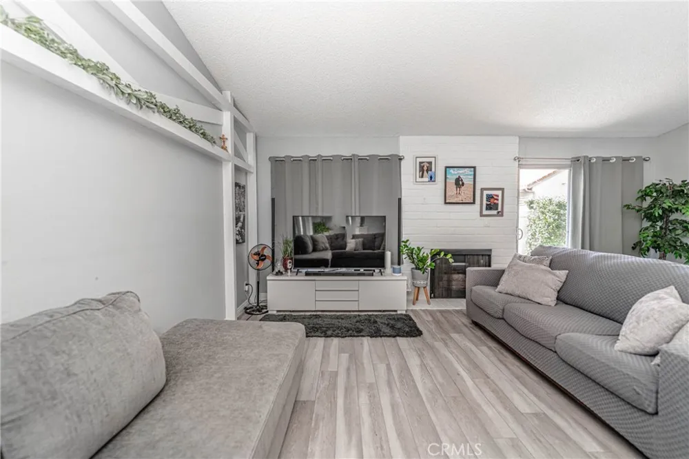 26212 Rainbow Glen Newhall, CA 91321