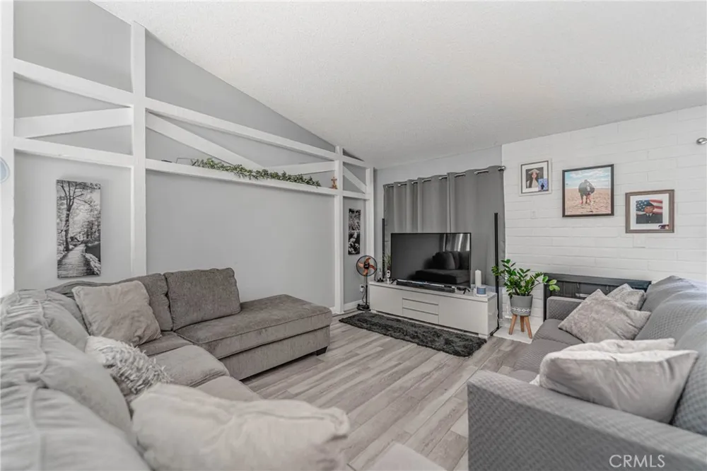 26212 Rainbow Glen Newhall, CA 91321
