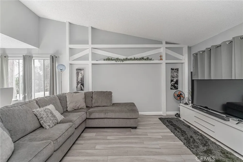 26212 Rainbow Glen Newhall, CA 91321
