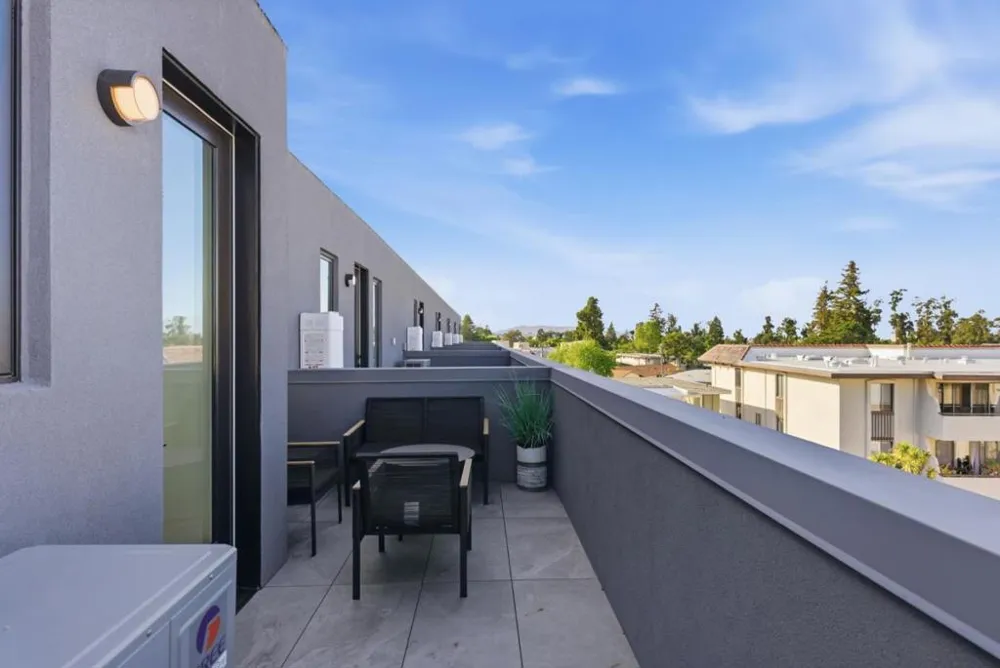 1433 Floribunda Avenue #8 Burlingame, CA 94010