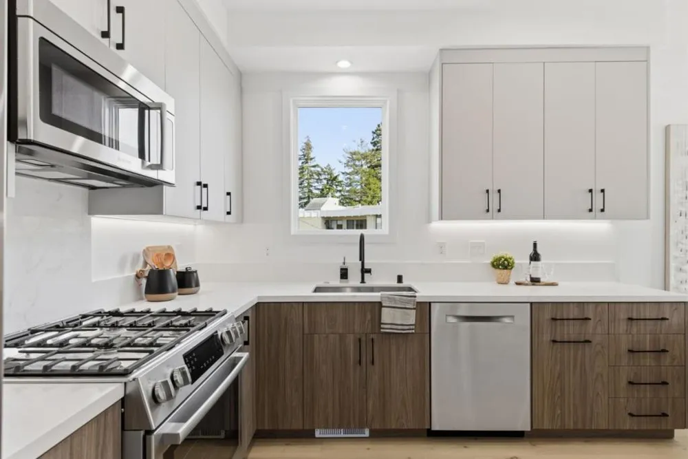 1433 Floribunda Avenue #8 Burlingame, CA 94010