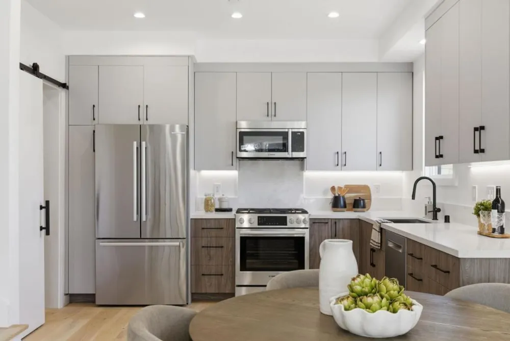 1433 Floribunda Avenue #8 Burlingame, CA 94010
