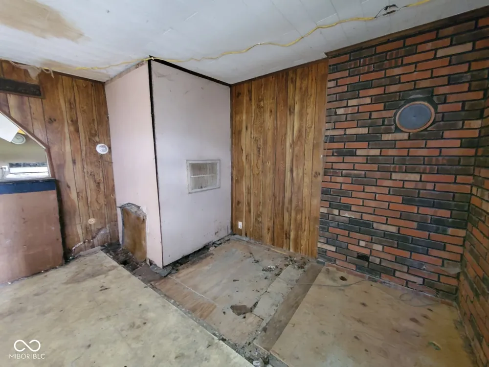 2217 S F STREET Elwood, IN 46036
