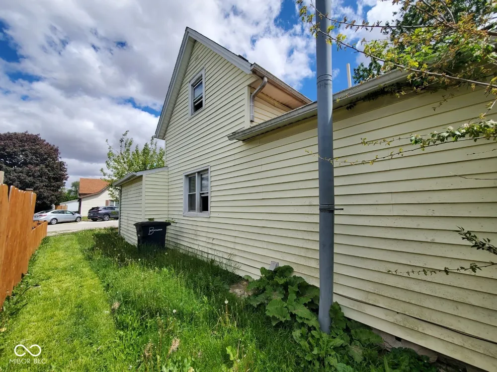 2217 S F STREET Elwood, IN 46036