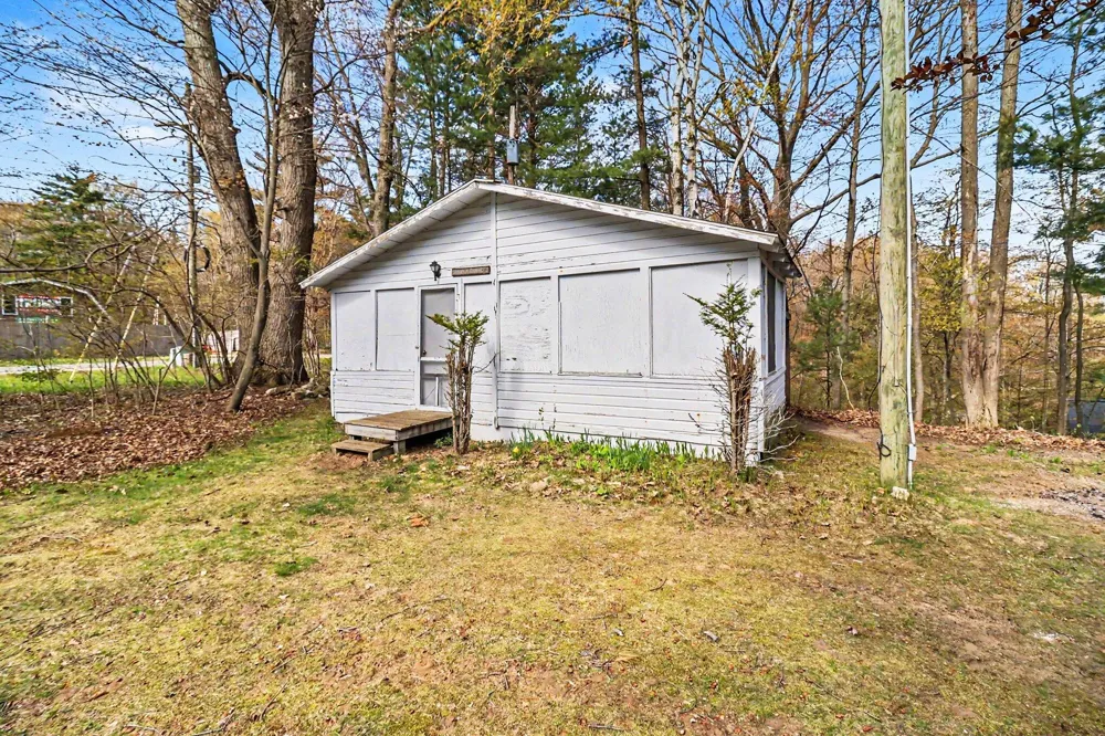 8240 W Stony Lake Road New Era, MI 49446