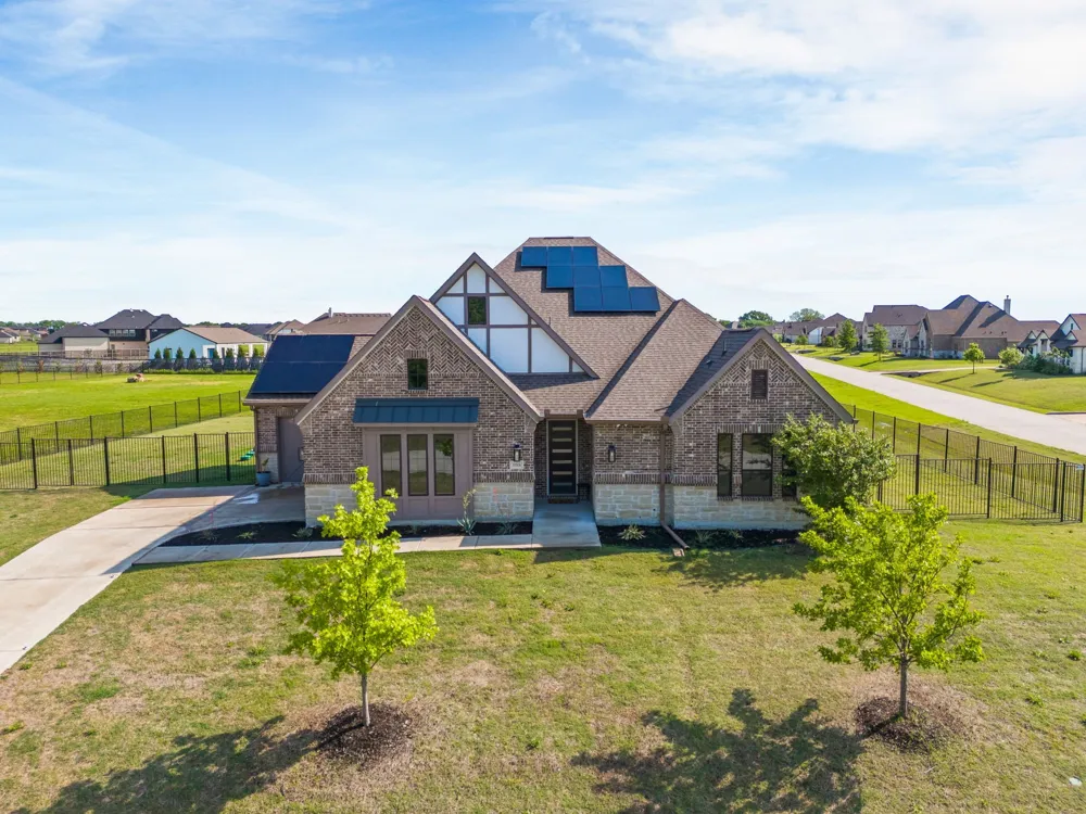 930 Peppy San Trail Lucas, TX 75002